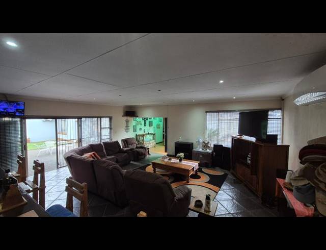 5 BEDROOM HOUSE FOR SALE IN KARENPARK